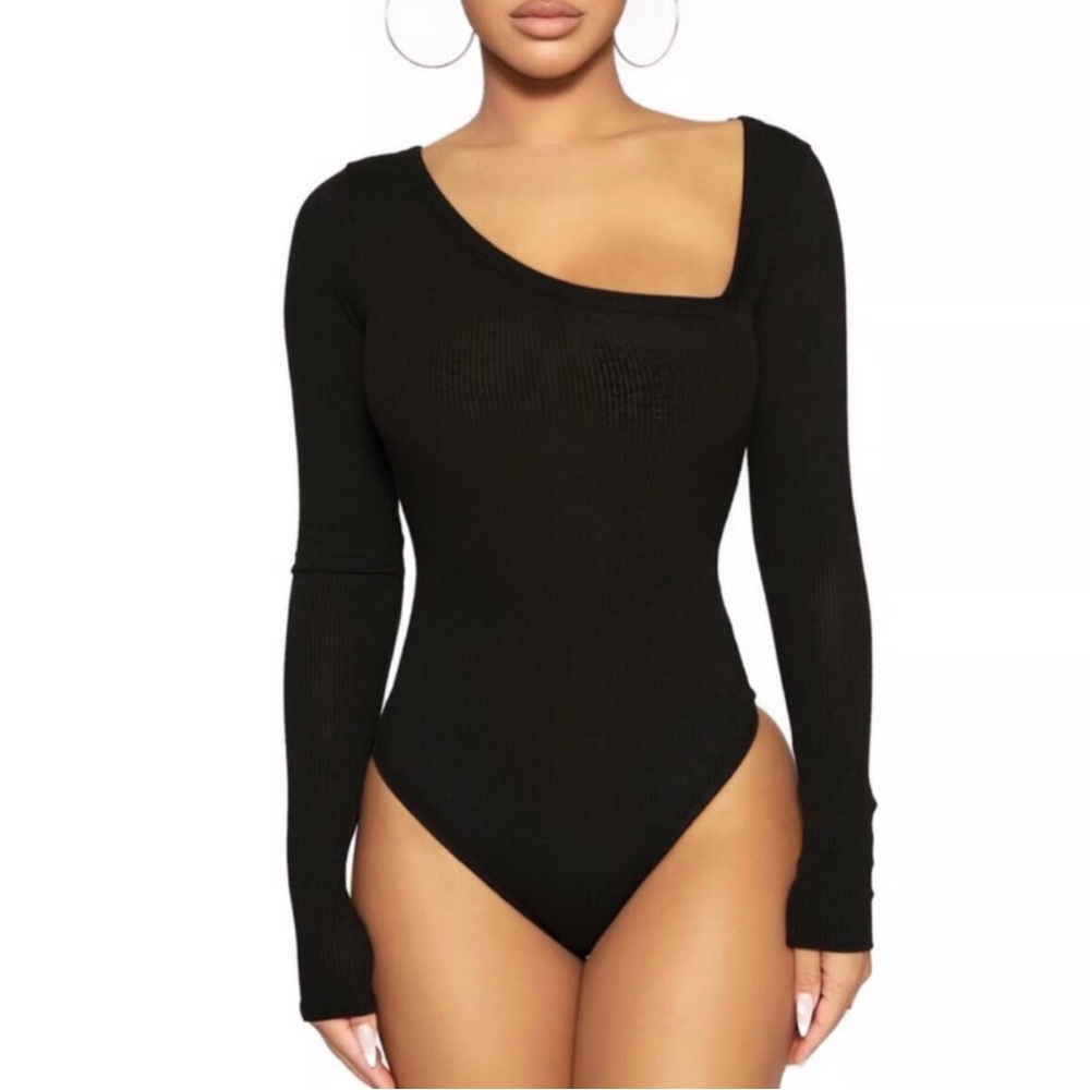 Naked Wardrobe Off To The Side bodysuit in black. Size M. NWOT